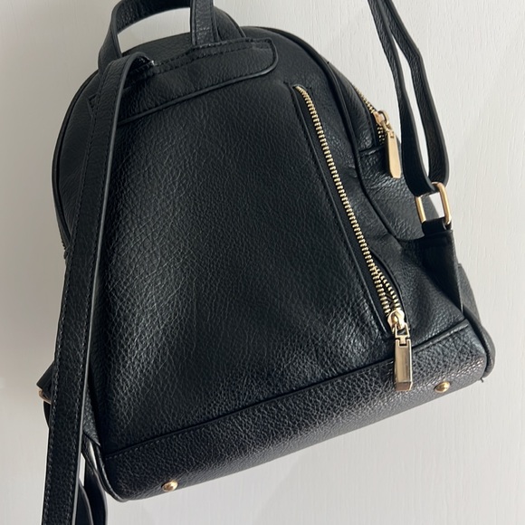 Mini Multi-Pocket Backpack - Picture 4 of 10